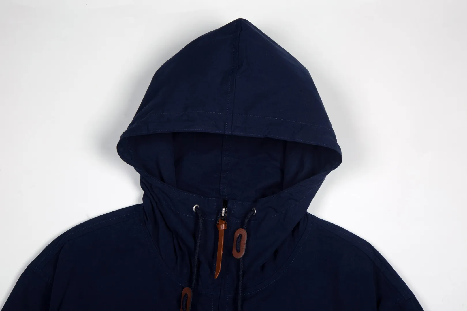 P290 White background picture [Popular item] Style number: 25109# (on sale all year round) Color: khaki/navy blue Size: S to XL - Ralph Lauren/Ralph Lauren Solid color logo embroidered cotton soft shell fabric hooded assault jacket - the face is the same as the original 32 high count plain weave super soft carbon grinding ✅ - Brand POLO three zippers Customized back collar webbing Dark and light two-color oil edge leather strips ✅ - Ralph Lauren/Ralph Lauren's classic men's and women's bomber zipper hooded jacket. It has an elegant and fashionable style with any wear. It has a retro and relaxed feel. The hood and zipper elements add to the casual casualness. The paper man effect on the upper body can be perfectly controlled whether it is sports style or casual style ✅